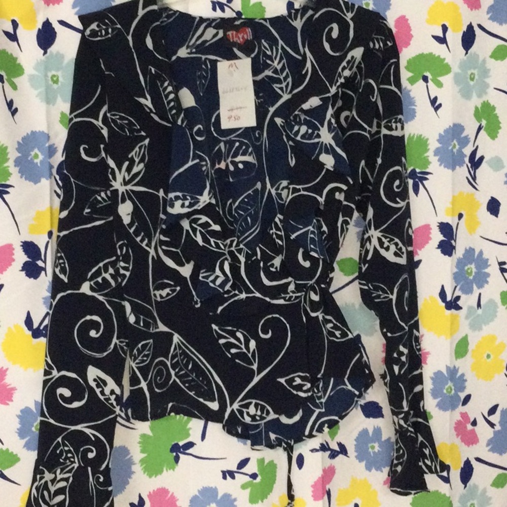 Thrill NWT Top size M